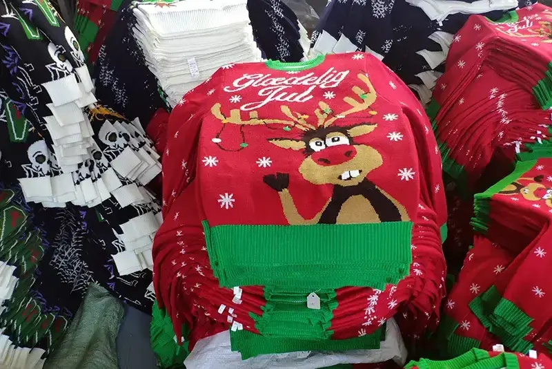 Bulk production of custom Christmas sweaters in factory